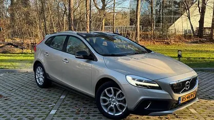 Bruin Occasion 2018 Volvo V40 Hatchback | € 21.950 (Eerlijke prijs)