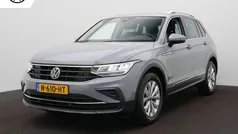 Grijs Gebruikt 2021 VW Tiguan Life SUV | € 29.900 (Eerlijke prijs)