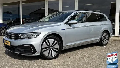 Grijs Gebruikt 2023 VW Passat Business Stationwagen | € 29.995 (Eerlijke prijs)