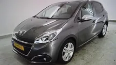 Gebruikt 2019 Peugeot 208 Signature Sky Hatchback | € 9.985 (Goede deal)
