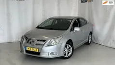 Grijs, metallic lak Gebruikt 2010 Toyota Avensis Sedan | € 9.299 (Eerlijke prijs)