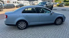 Blauw Gebruikt 2009 VW Jetta Sedan | € 2.495 (Goede deal)