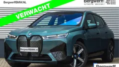 Blauw, metallic lak Gebruikt 2023 BMW iX Comfort Edition SUV | € 54.875 (Eerlijke prijs)