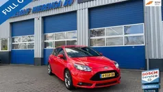 Rood Gebruikt 2014 Ford Focus ST Hatchback | € 17.999 (Eerlijke prijs)