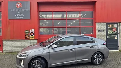 Grijs Occasion 2022 Hyundai Ioniq Premium Hatchback | € 20.950 (Eerlijke prijs)