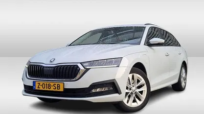 Wit Gebruikt 2024 Skoda Octavia Business Line Stationwagen | € 28.450 (Eerlijke prijs)