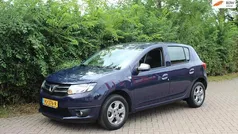 Blauw, metallic lak Gebruikt 2015 Dacia Sandero Anniversary Hatchback | € 6.950 (Eerlijke prijs)
