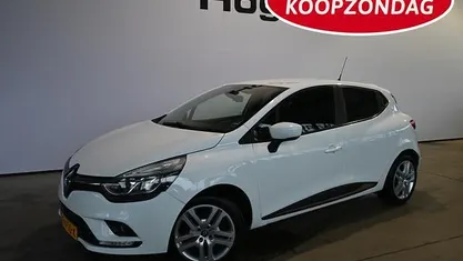 Wit Occasion 2017 Renault Clio IV Intens Hatchback | € 5.940 (Eerlijke prijs)