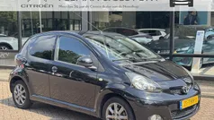 Zwart Gebruikt 2012 Toyota Aygo Hatchback | € 6.045 (Eerlijke prijs)