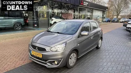 Gebruikt 2017 Mitsubishi Space Star Hatchback | € 7.450 (Eerlijke prijs)