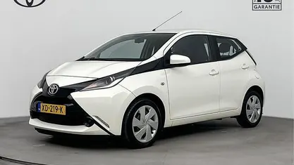 Occasion 2017 Toyota Aygo X-play Hatchback | € 11.995 (Eerlijke prijs)