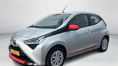 Grijs Gebruikt 2021 Toyota Aygo X-play Hatchback | € 15.945 (Eerlijke prijs)