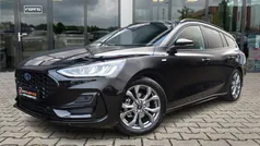 Zwart, metallic lak Gebruikt 2024 Ford Focus ST-Line Stationwagen | € 29.900 (Eerlijke prijs)