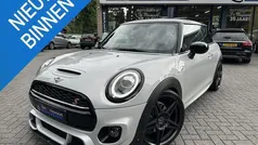 Wit, metallic lak Gebruikt 2020 Mini John Cooper Works Hatchback | € 31.950 (Eerlijke prijs)