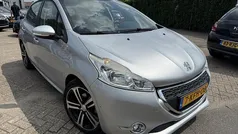Grijs, metallic lak Gebruikt 2013 Peugeot 208 Active Hatchback | € 4.500 (Eerlijke prijs)