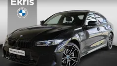Zwart Gebruikt 2024 BMW 320e Comfort Edition Sedan | € 44.900 (Eerlijke prijs)