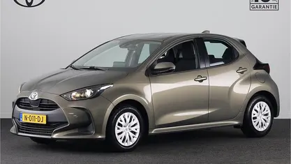 Groen Gebruikt 2021 Toyota Yaris Hybrid Active Hatchback | € 19.945 (Eerlijke prijs)
