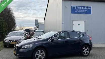 Blauw Gebruikt 2014 Volvo V40 Momentum Hatchback | € 7.999 (Goede deal)