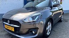 Grijs Gebruikt 2021 Suzuki Swift Style Hatchback | € 18.150 (Eerlijke prijs)