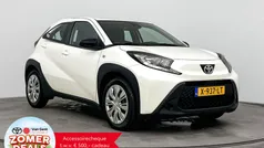 Wit Gebruikt 2024 Toyota Aygo Play Hatchback | € 17.999 (Eerlijke prijs)