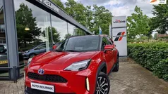 Rood Gebruikt 2024 Toyota Yaris Cross Style SUV | € 30.995 (Eerlijke prijs)