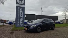 Blauw (metallic) Gebruikt 2016 Volvo V40 Hatchback | € 13.900 (Eerlijke prijs)