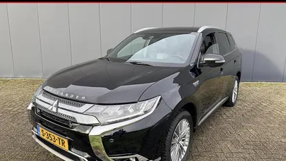 Occasion Mitsubishi Outlander P-HEV Instyle 135 PK (99 kW) 2019 Zwart SUV