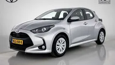 Grijs Gebruikt 2024 Toyota Yaris Hybrid Active Hatchback | € 23.445 (Eerlijke prijs)