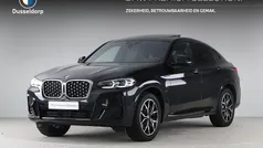 Saphirschwarz metallic (donker zwart metallic) Gebruikt 2023 BMW X4 Comfort Edition SUV | € 53.950 (Super prijs)