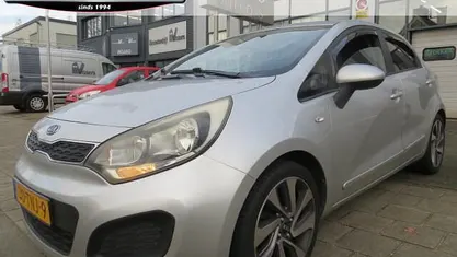 Grijs Gebruikt 2012 Kia Rio Comfort Hatchback | € 4.500 (Eerlijke prijs)
