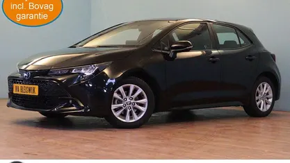 Zwart Occasion 2025 Toyota Corolla Hybrid Business Edition Hatchback | € 26.899 (Super prijs)