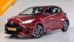 Rood Gebruikt 2021 Toyota Yaris Hybrid Hatchback | € 21.499 (Eerlijke prijs)