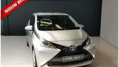 Grijs Gebruikt 2015 Toyota Aygo X-play Hatchback | € 7.999 (Goede deal)