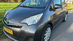Grijs Gebruikt 2013 Toyota Verso-S Comfort MPV | € 10.950 (Eerlijke prijs)