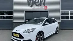 Wit Gebruikt 2013 Ford Focus ST Stationwagen | € 13.950 (Eerlijke prijs)