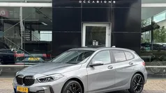 Grijs (metallic) Gebruikt 2023 BMW 120 Comfort Edition Hatchback | € 33.995 (Super prijs)