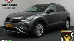 Grijs Gebruikt 2022 VW T-Roc Business SUV | € 30.195 (Eerlijke prijs)