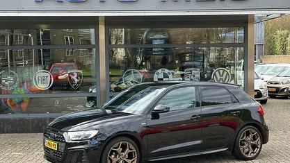 Zwart (metallic) Gebruikt 2023 Audi A1 Hatchback | € 24.495 (Eerlijke prijs)