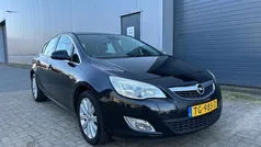 Zwart Gebruikt 2011 Opel Astra Sport Hatchback | € 3.999 (Eerlijke prijs)