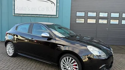 Occasion 2013 Alfa Romeo Giulietta Distinctive Hatchback | € 8.900 (Eerlijke prijs)