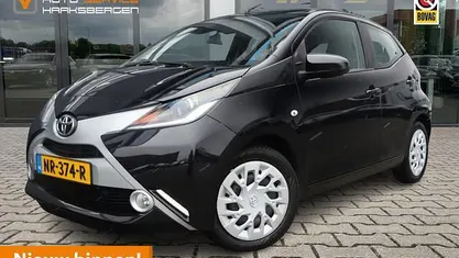 Occasion Toyota Aygo X-wave 69 PK (50 kW) 2017 Zwart Hatchback