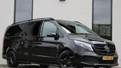 Zwart Gebruikt 2023 Mercedes V300 MPV | € 62.950 (Goede deal)