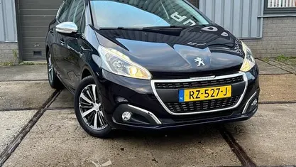 Gebruikt 2018 Peugeot 208 Allure Hatchback | € 8.999 (Eerlijke prijs)