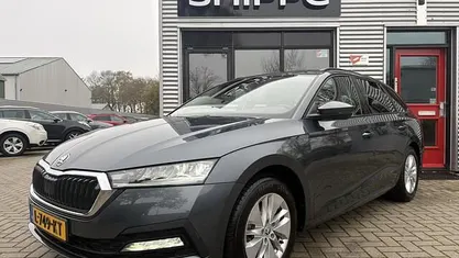 Grijs Gebruikt 2021 Skoda Octavia Business Line Stationwagen | € 19.950 (Eerlijke prijs)