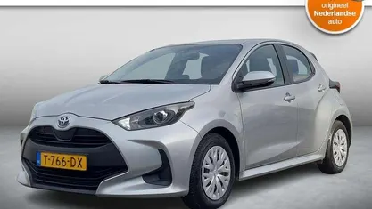 Grijs Occasion 2023 Toyota Yaris Hybrid Active Hatchback | € 19.950 (Goede deal)