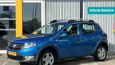 Bleu d'azurite Gebruikt 2014 Dacia Sandero Lauréate Hatchback | € 7.950 (Eerlijke prijs)