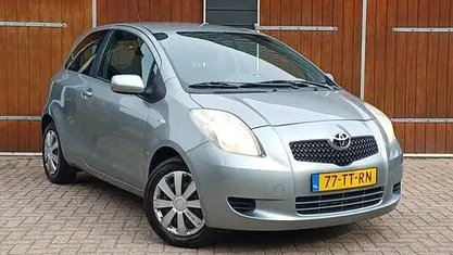 Grijs Occasion 2007 Toyota Yaris Sol Hatchback | € 2.450 (Eerlijke prijs)