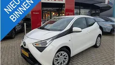 Wit Gebruikt 2021 Toyota Aygo X-play Hatchback | € 12.440 (Eerlijke prijs)