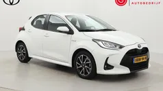 Wit Gebruikt 2021 Toyota Yaris Hybrid Hatchback | € 20.999 (Eerlijke prijs)