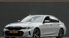 Grijs Gebruikt 2024 BMW 320e Shadowline Sedan | € 43.850 (Eerlijke prijs)